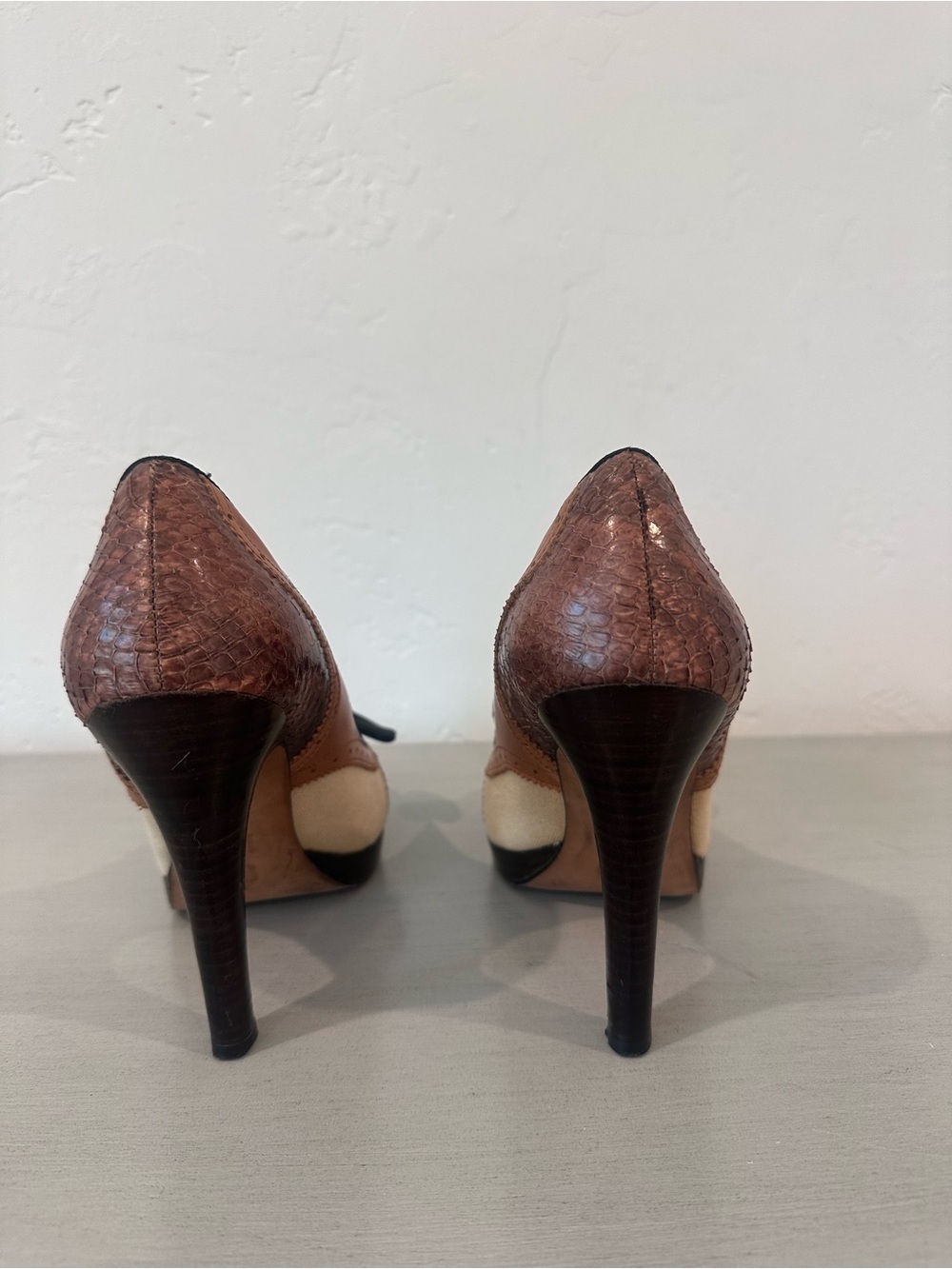 L.A.M.B. Leather Bow Pumps Wingtip Snakeskin Heels - Picture 4 of 7